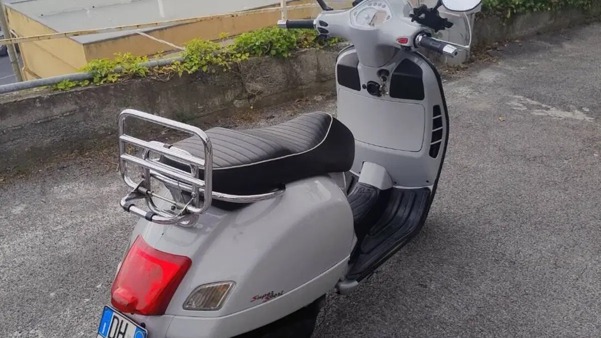 Vespa GTS 250 i.e.  (3)