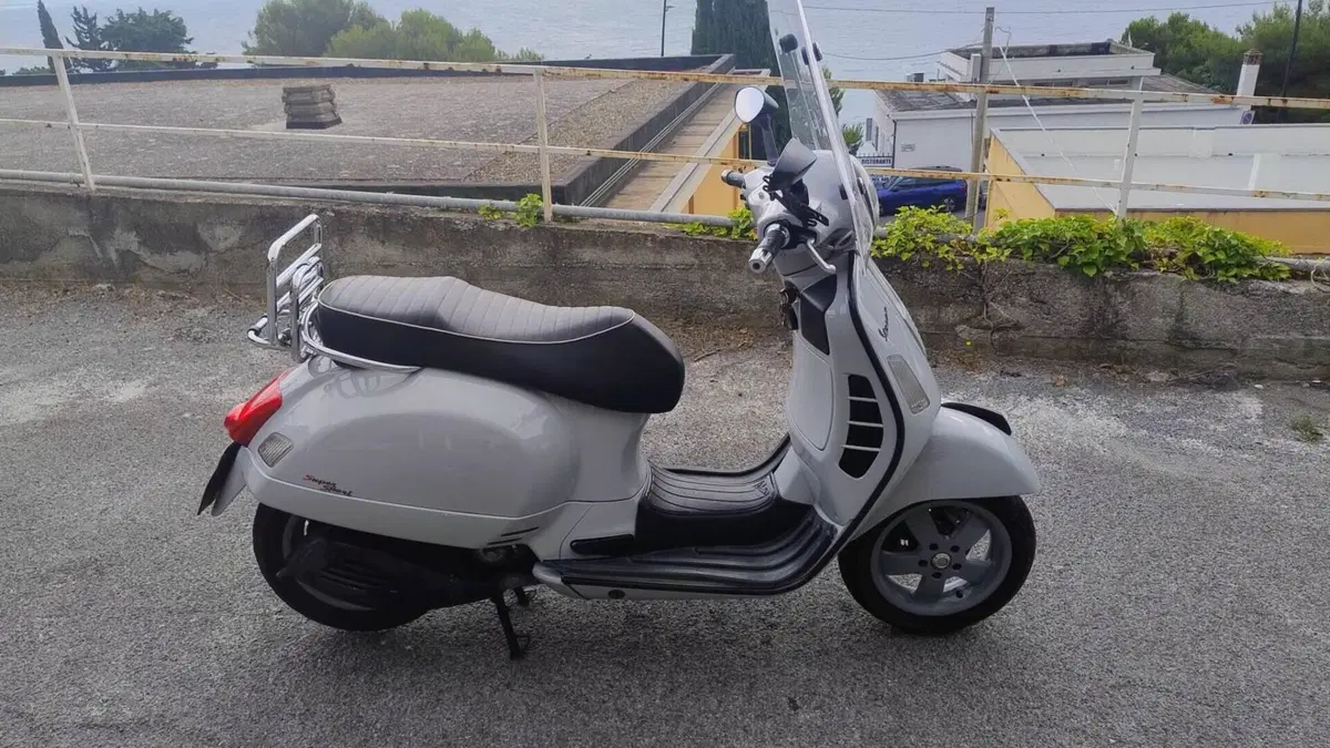 Vespa GTS 250 i.e.  (4)