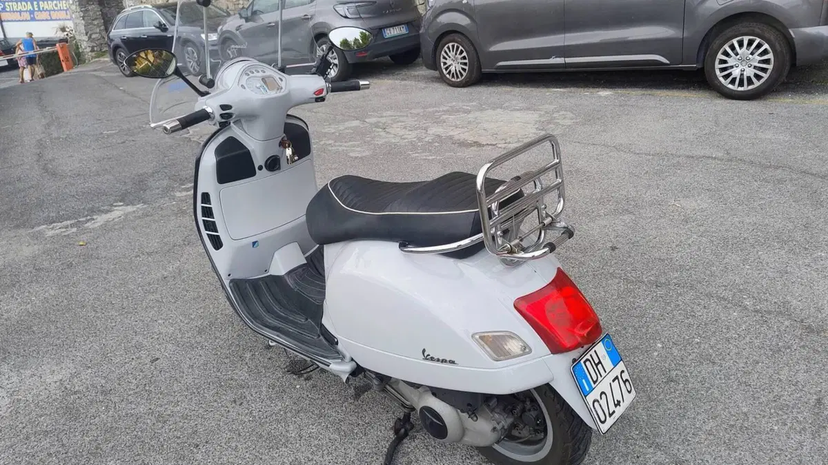 Vespa GTS 250 i.e.  (5)