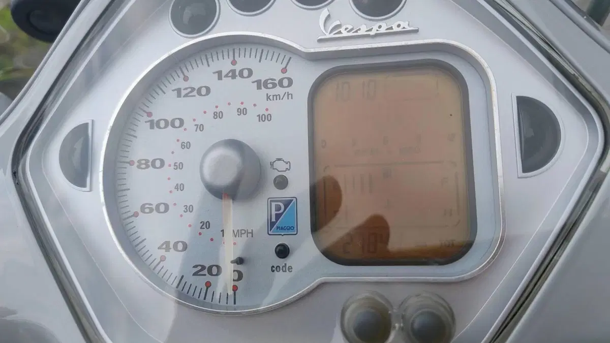 Vespa GTS 250 i.e.  (7)
