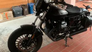 Moto Guzzi V9 Bobber (2021 - 25)  (2)