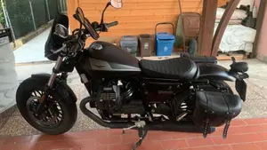 Moto Guzzi V9 Bobber (2021 - 25)  (4)