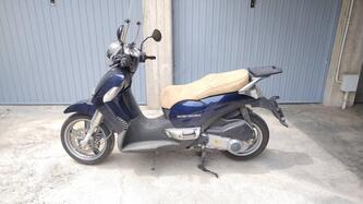 Aprilia Scarabeo 250 (2006 - 11) usata