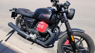 Moto Guzzi V7 III Carbon (2018 - 20) usata