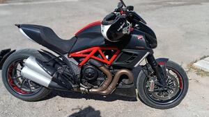 Ducati Diavel 1200 Carbon (2010 - 13) 