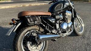 Triumph Adventurer 900 