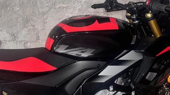 Aprilia Tuono V4 Factory (2025) usata