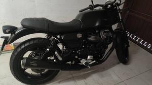 Moto Guzzi V7 Stone (2021 - 24) 