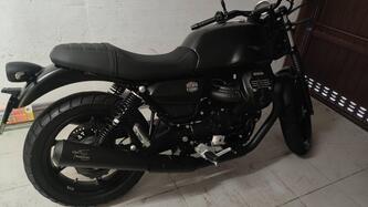 Moto Guzzi V7 Stone (2021 - 24) usata