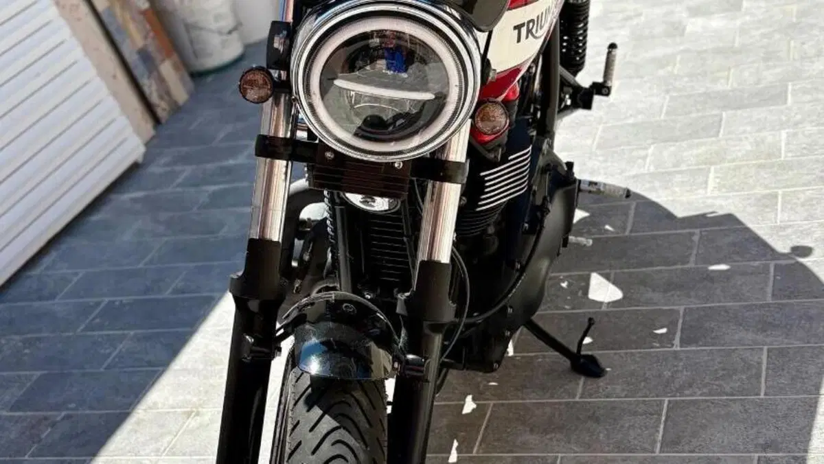 Triumph Bonneville (2007 - 16)  (2)