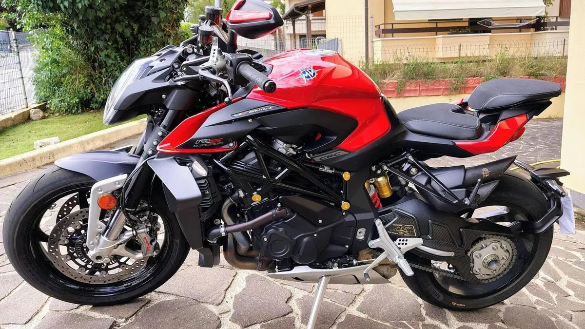 MV Agusta Brutale 1000 RS (2022 - 26)  (2)