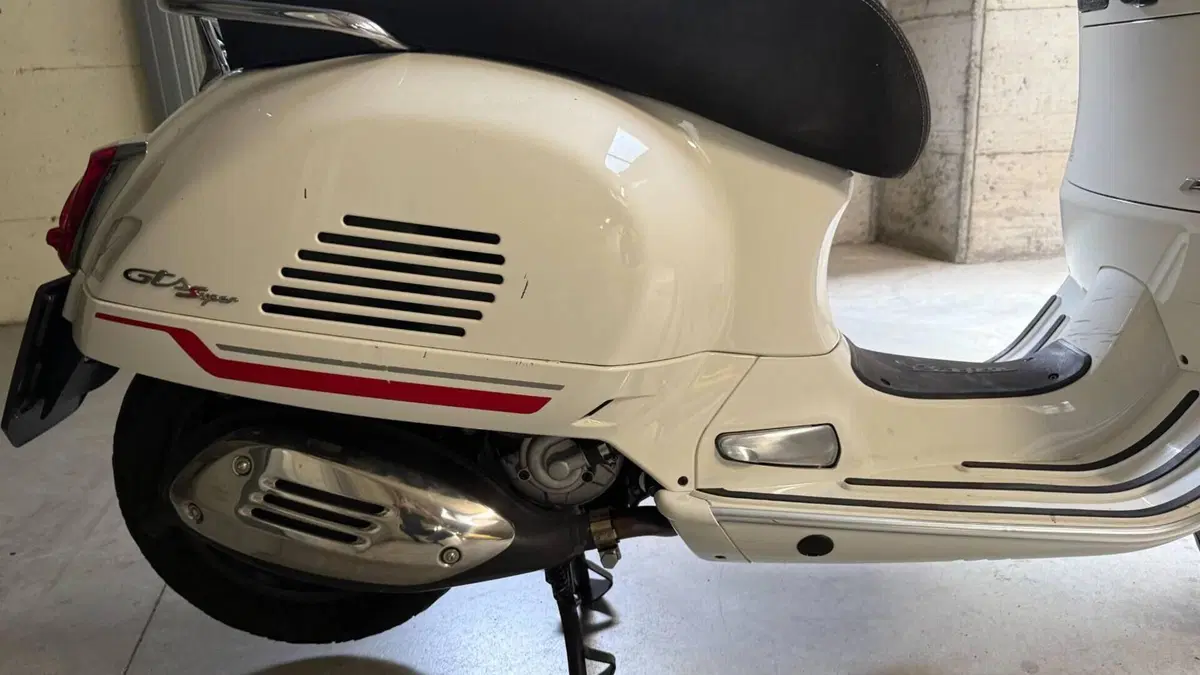 Vespa GTS 300 Super Hpe (2021 - 22)  (2)