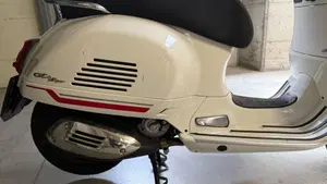 Vespa GTS 300 Super Hpe (2021 - 22)  (2)