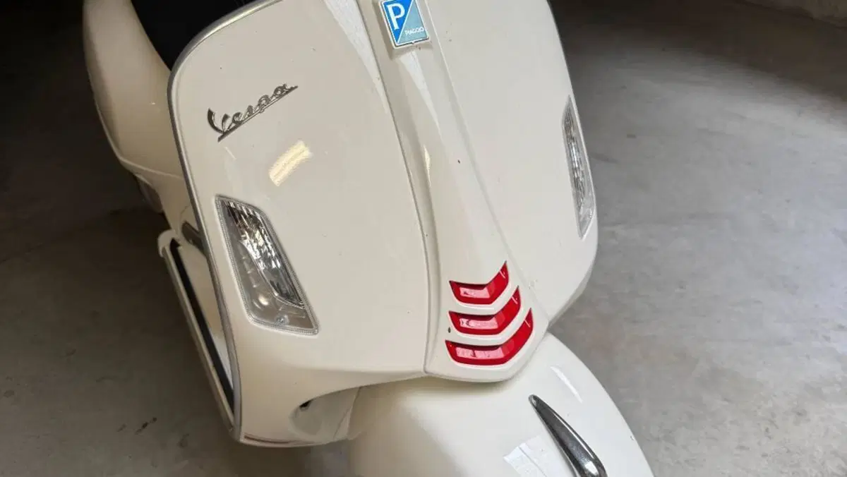 Vespa GTS 300 Super Hpe (2021 - 22)  (4)