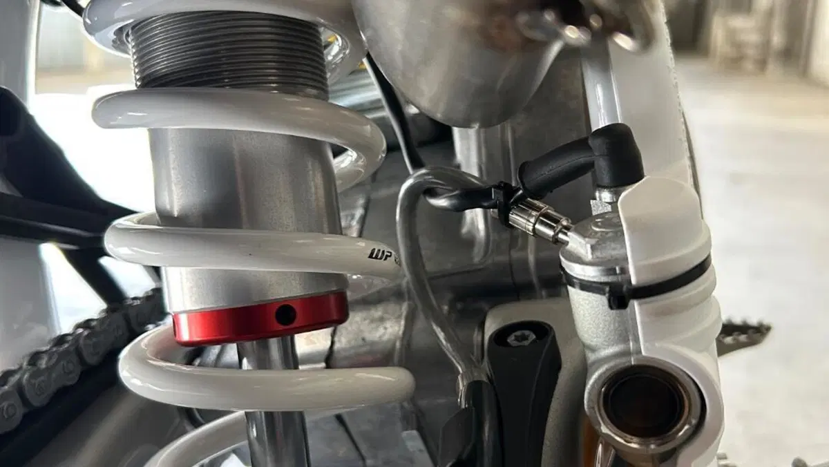 Husqvarna FE 450 Heritage (2025)  (5)