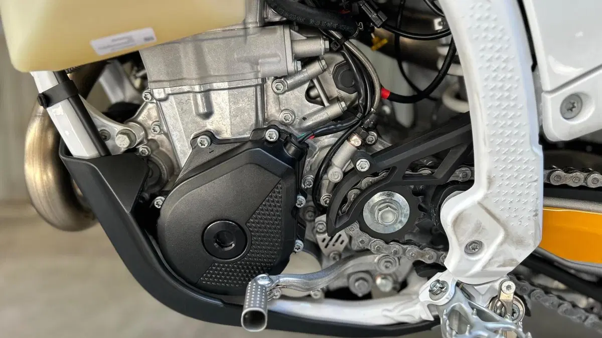 Husqvarna FE 450 Heritage (2025)  (6)