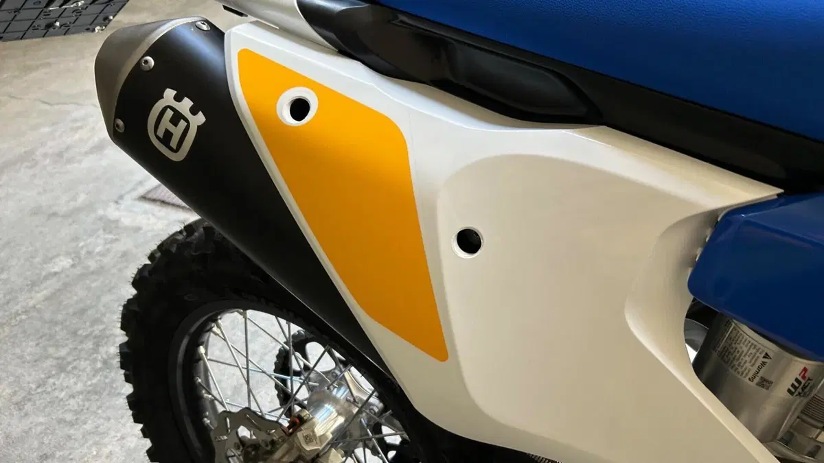 Husqvarna FE 450 Heritage (2025)  (14)