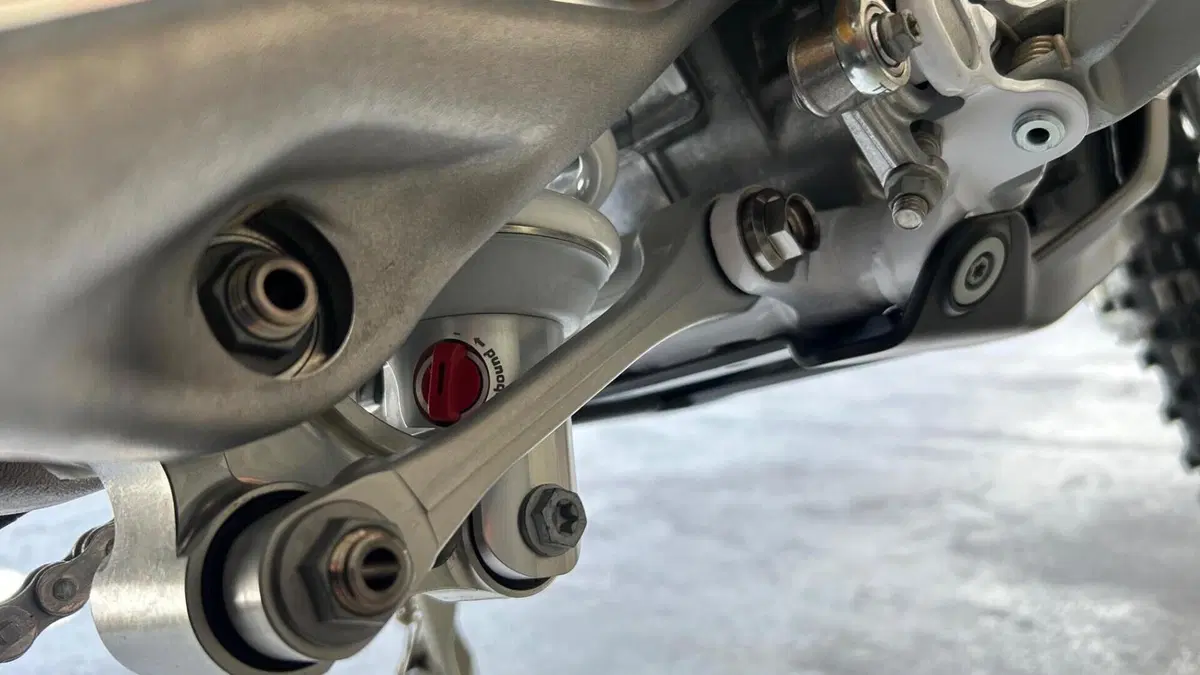 Husqvarna FE 450 Heritage (2025)  (15)