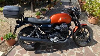 Moto Guzzi V7 Stone (2021 - 24)