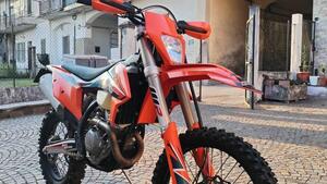 KTM 250 EXC-F (2022) 