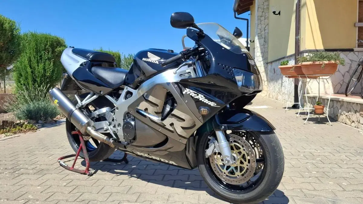 Honda CBR 900 RR (1998 - 99) 