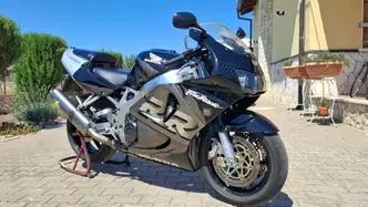 Honda CBR 900 RR (1998 - 99) usata