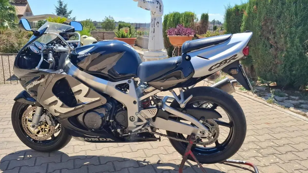 Honda CBR 900 RR (1998 - 99)  (2)