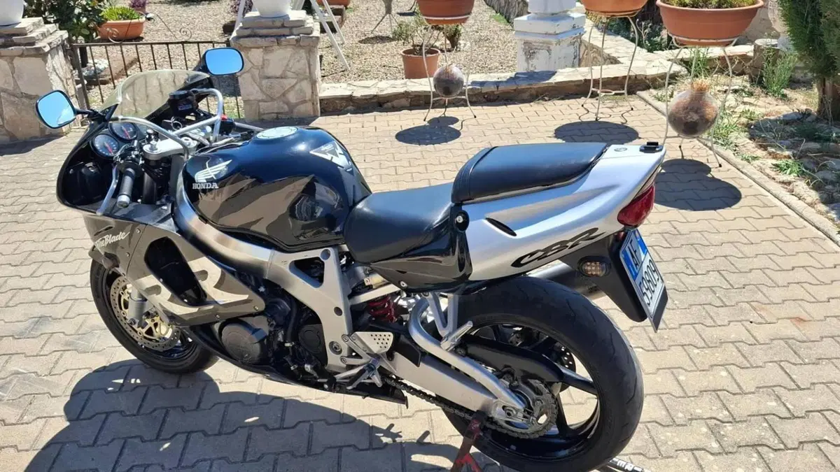 Honda CBR 900 RR (1998 - 99)  (4)