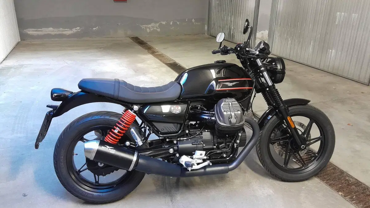 Moto Guzzi V7 Stone Special Edition (2022 - 25) 
