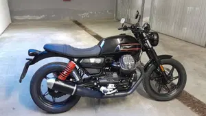 Moto Guzzi V7 Stone Special Edition (2022 - 25)  (2)