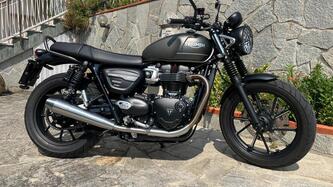 Triumph Street Twin 900 (2021 - 22) usata
