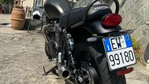 Triumph Street Twin 900 (2021 - 22)  (4)