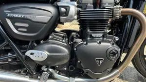 Triumph Street Twin 900 (2021 - 22)  (9)