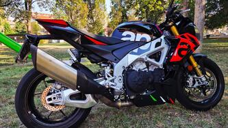 Aprilia Tuono V4 Factory (2021 - 24) usata