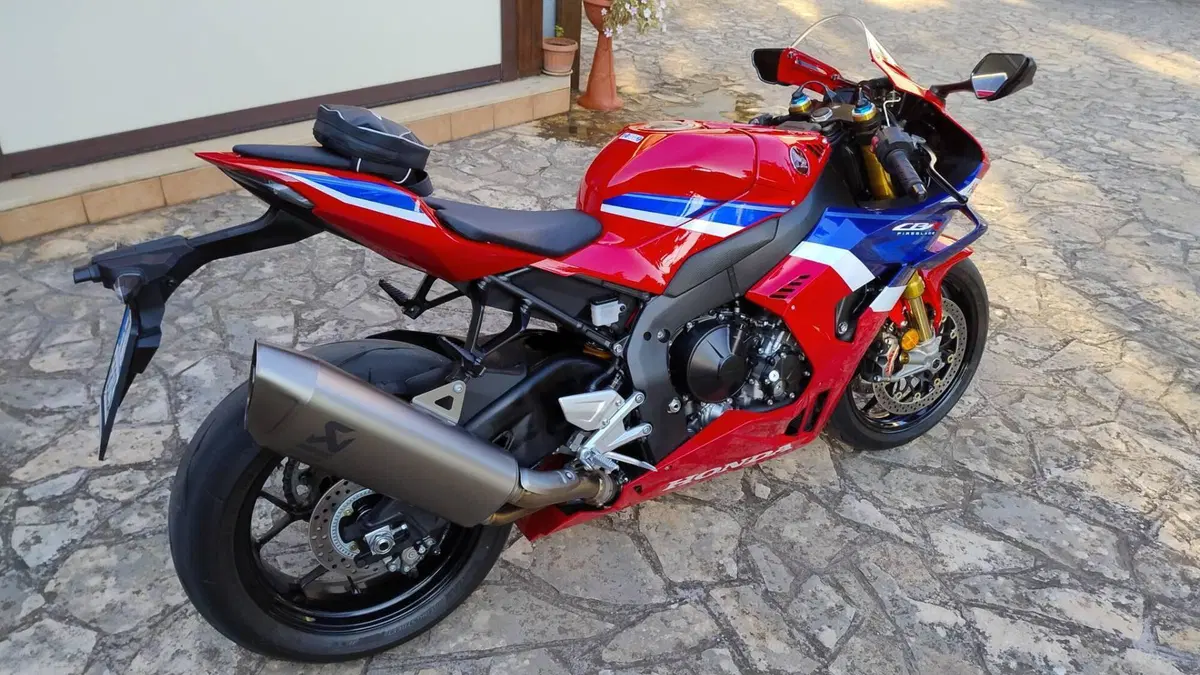 Honda CBR 1000 RR-R Fireblade SP (2024 - 26)  (2)
