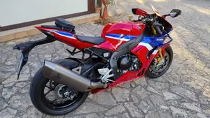 Honda CBR 1000 RR-R Fireblade SP (2024 - 26)  (2)