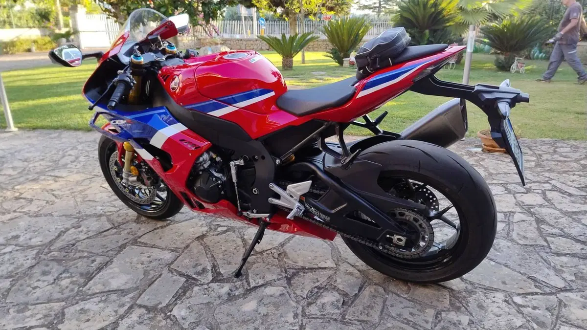 Honda CBR 1000 RR-R Fireblade SP (2024 - 26)  (4)