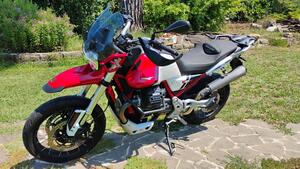Moto Guzzi V85 TT Evocative Graphics (2021 - 23) 