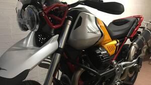Moto Guzzi V85 TT Evocative Graphics (2021 - 23) 