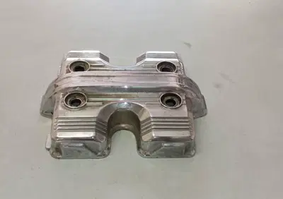 COPERCHIO VALVOLE ANTERIORE HONDA VF750C RC07 - Annuncio 9802447