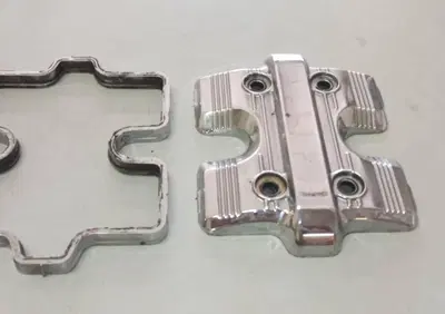 COPERCHIO VALVOLE POSTERIORE HONDA VF750C RC07 - Annuncio 9802453