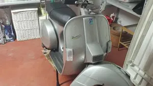 Piaggio Vespa 150 PX (1980 - 00)  (2)