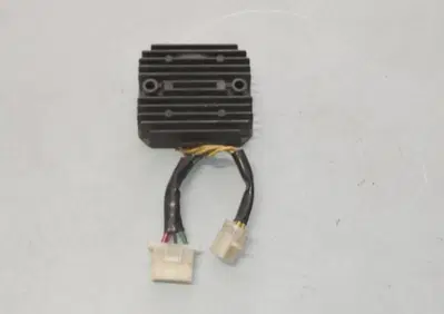 REGOLATORE DI TENSIONE HONDA VF750C RC07 - Annuncio 9802872