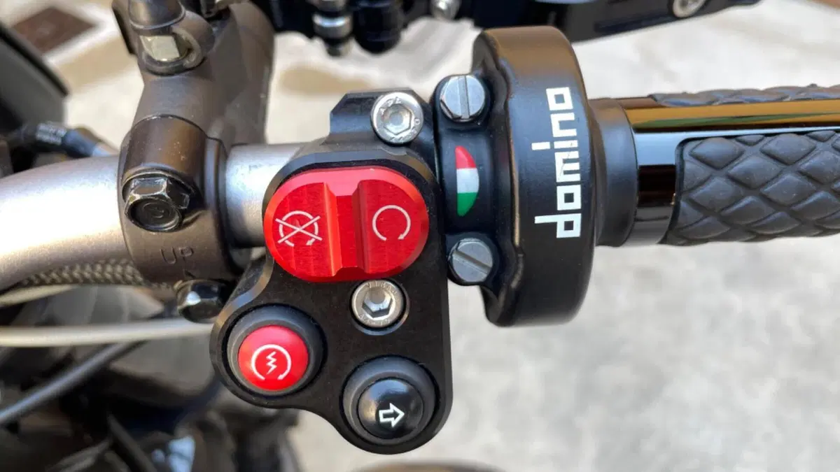 Buell Lightning CityX XB9 SX Total Black (2009 - 11)  (4)
