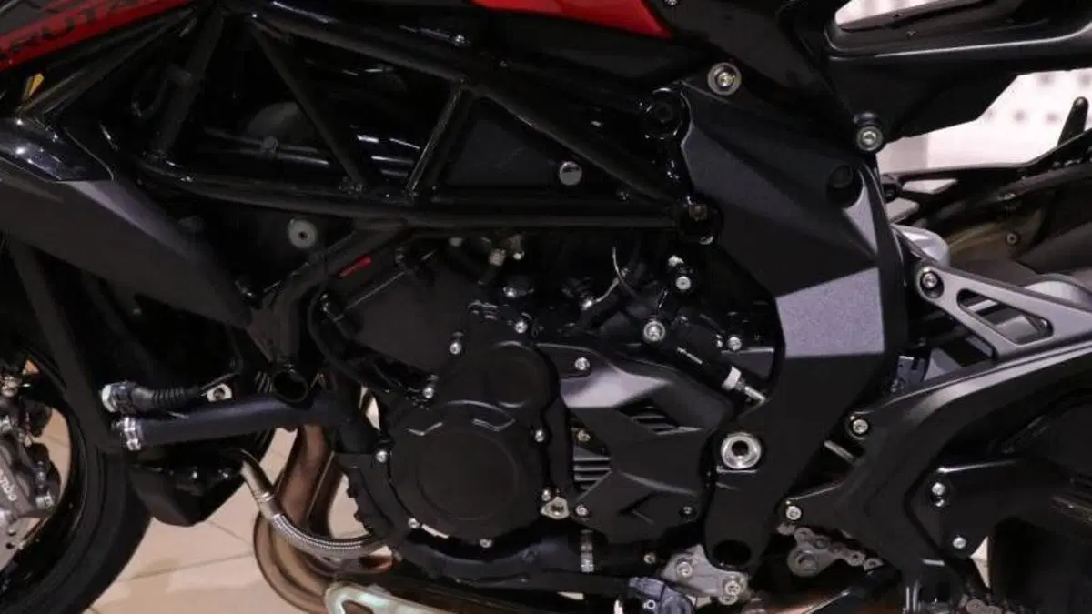 MV Agusta Brutale 800 Rosso (2021 - 23)  (3)