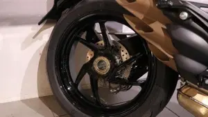 MV Agusta Brutale 800 Rosso (2021 - 23)  (4)