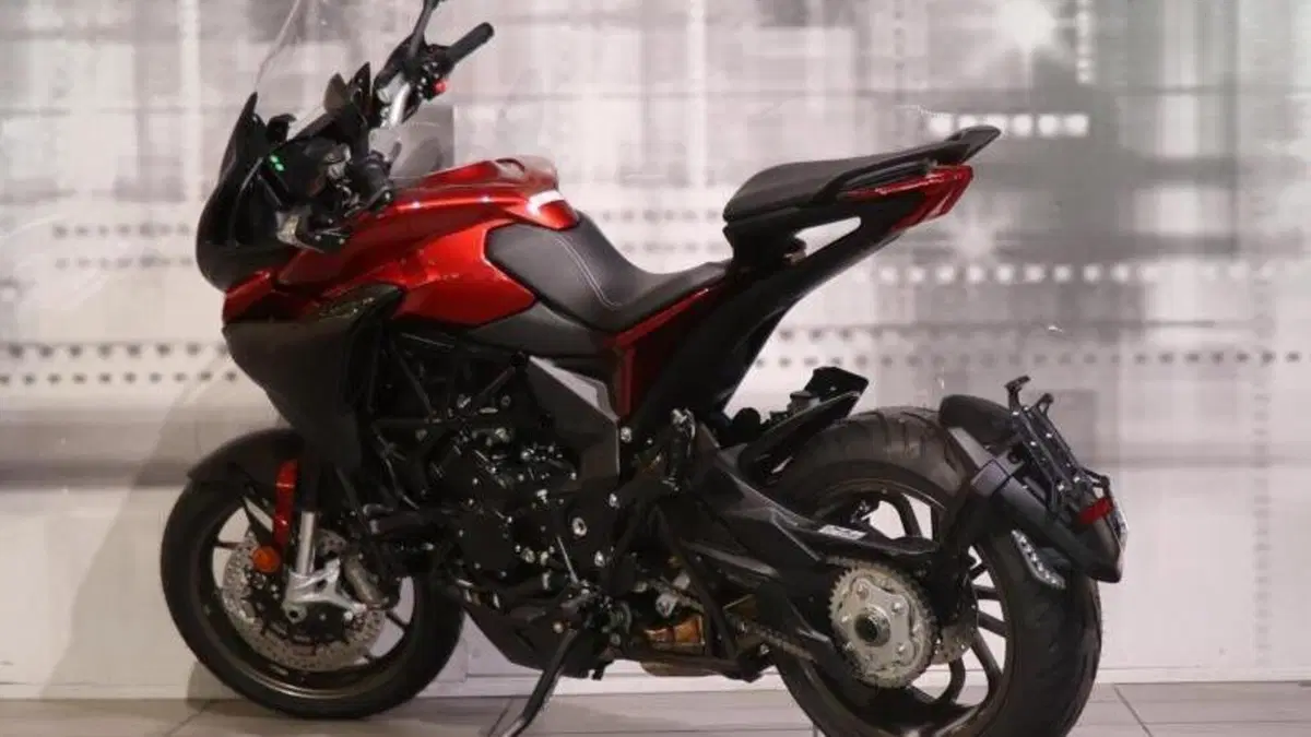 MV Agusta Turismo Veloce 800 Lusso (2021 - 22)  (2)
