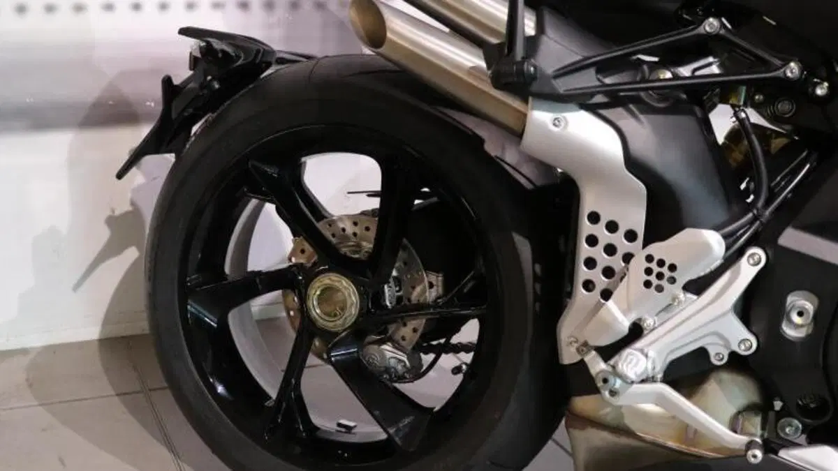 MV Agusta Brutale 1000 RS (2022 - 26)  (4)