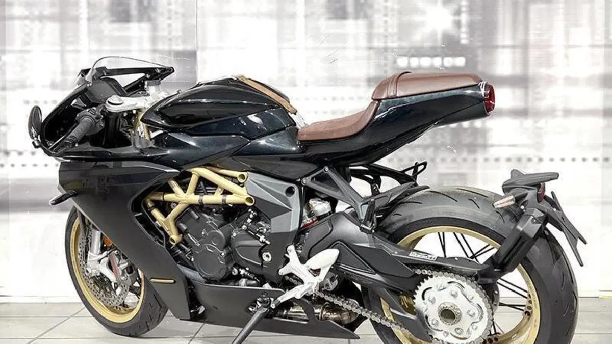 MV Agusta Superveloce 800 S (2021 - 25)  (2)