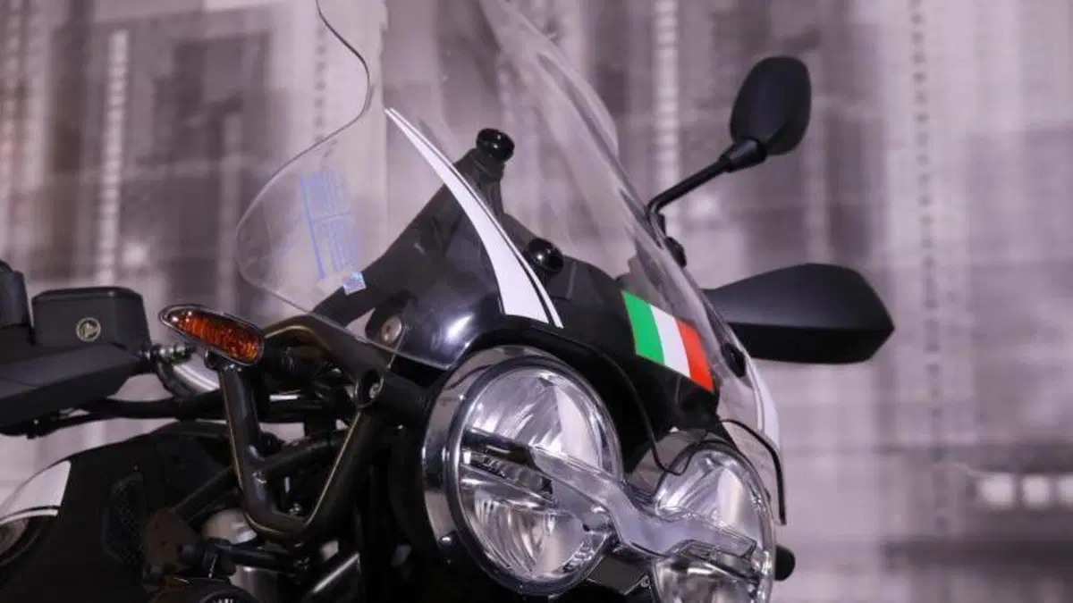 Moto Guzzi V85 TT Guardia d'Onore (2022 - 23)  (4)